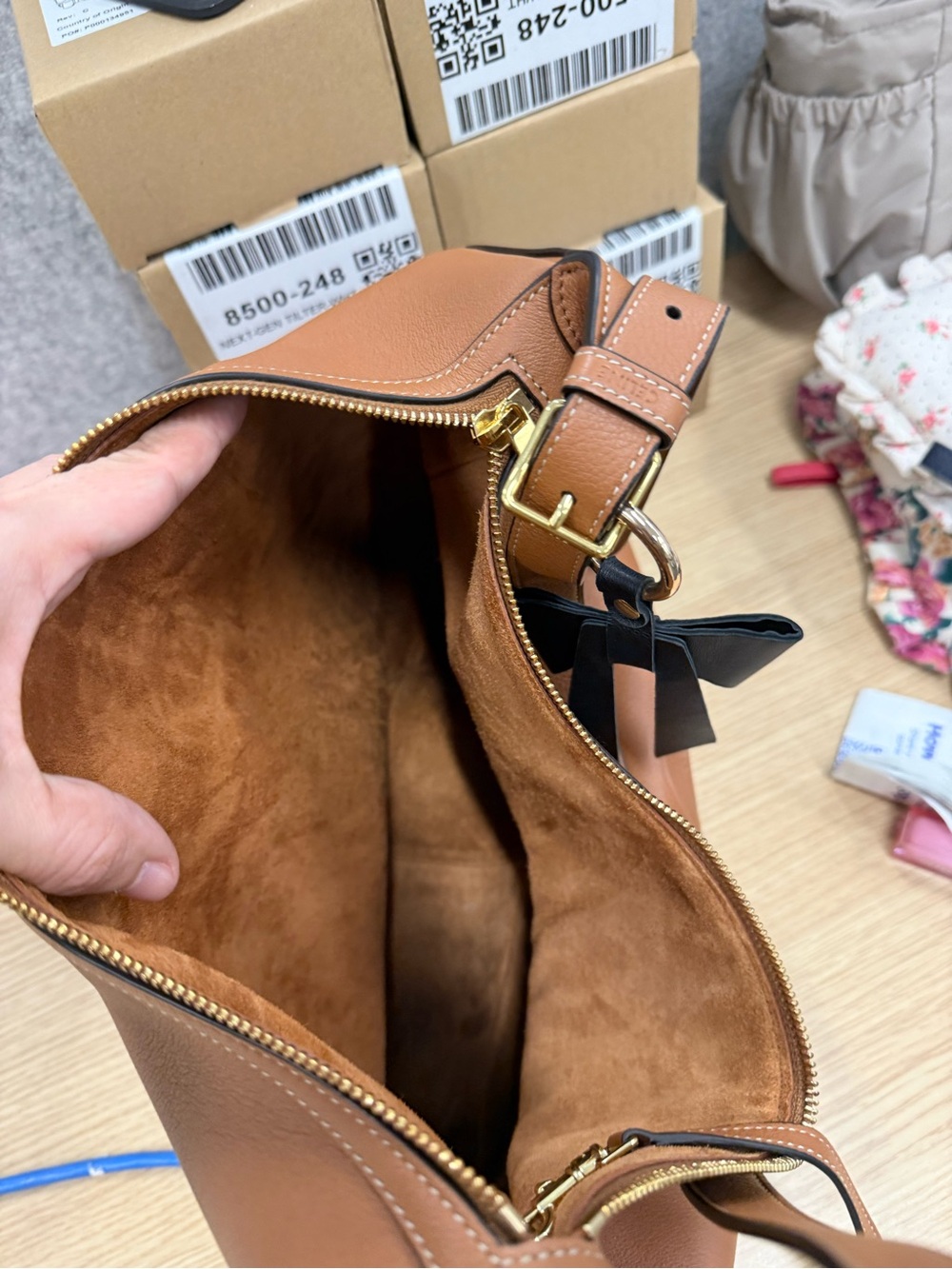 SOLD - CELINE Supple Calfskin large Triomphe Heloise Shoulder Bag Tan 👜🌟💎❤️ - Picture 7 of 13